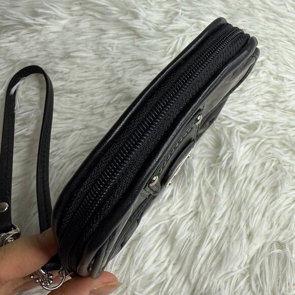 y2k COACH Poppy Black Leather Push Lock Oval Wristlet Zip - Picture 5 of 14